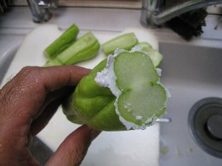 ハヤトウリ灰汁出し