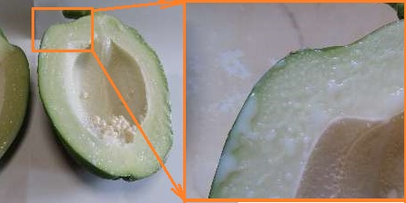 パパイヤを半分に切りました